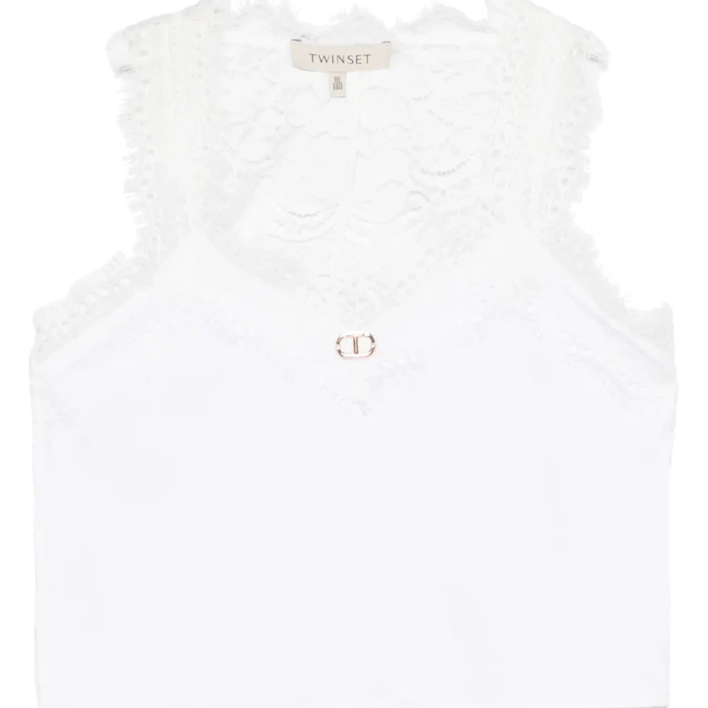 Топ с кружевной отделкой