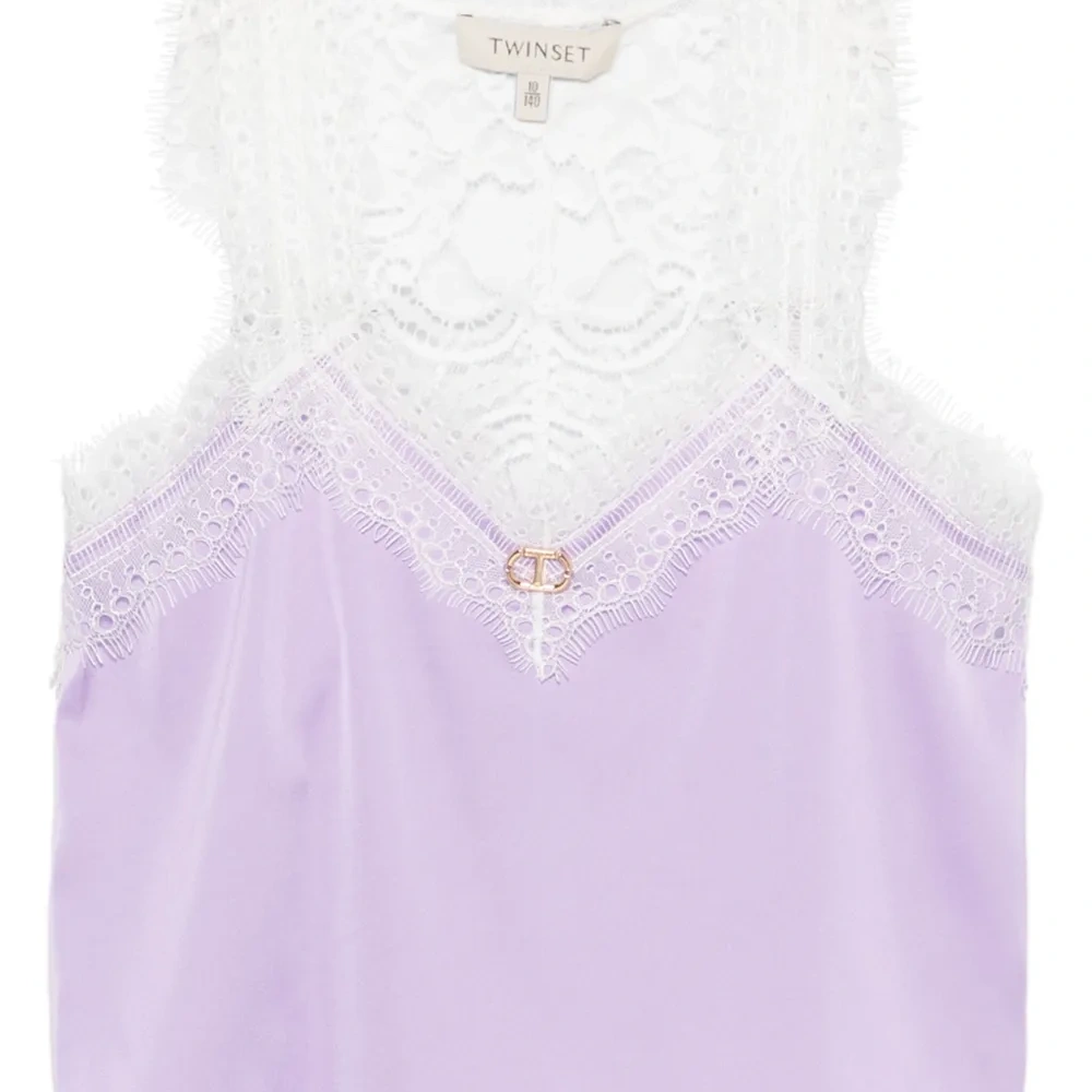 Топ с кружевной отделкой