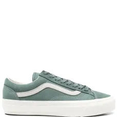 Замшевые кроссовки