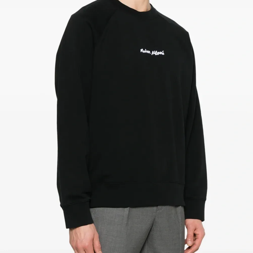 Толстовка с вышитым логотипом