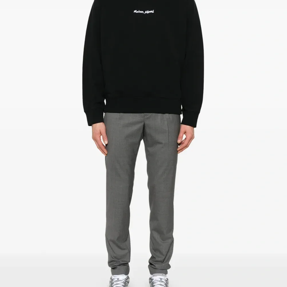 Толстовка с вышитым логотипом