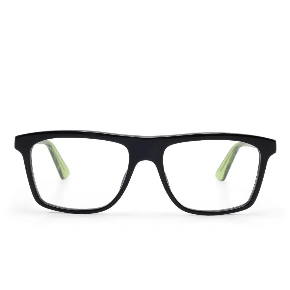 Очки в квадратной оправе