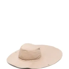 Шляпа с вышитым логотипом