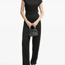 Блузка с высоким воротником и короткими рукавами Блузка с высоким воротником и короткими рукавами