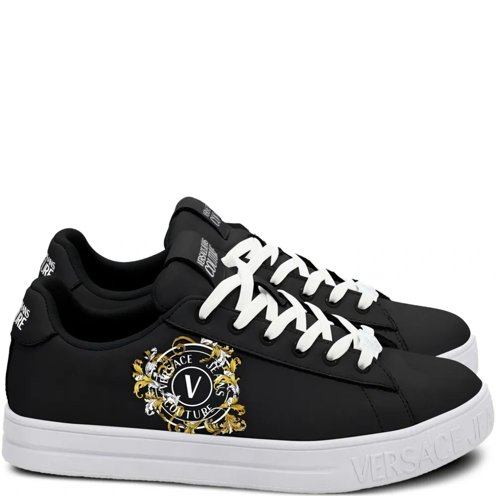 Кроссовки с логотипом