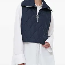 Стеганая куртка с высоким воротником