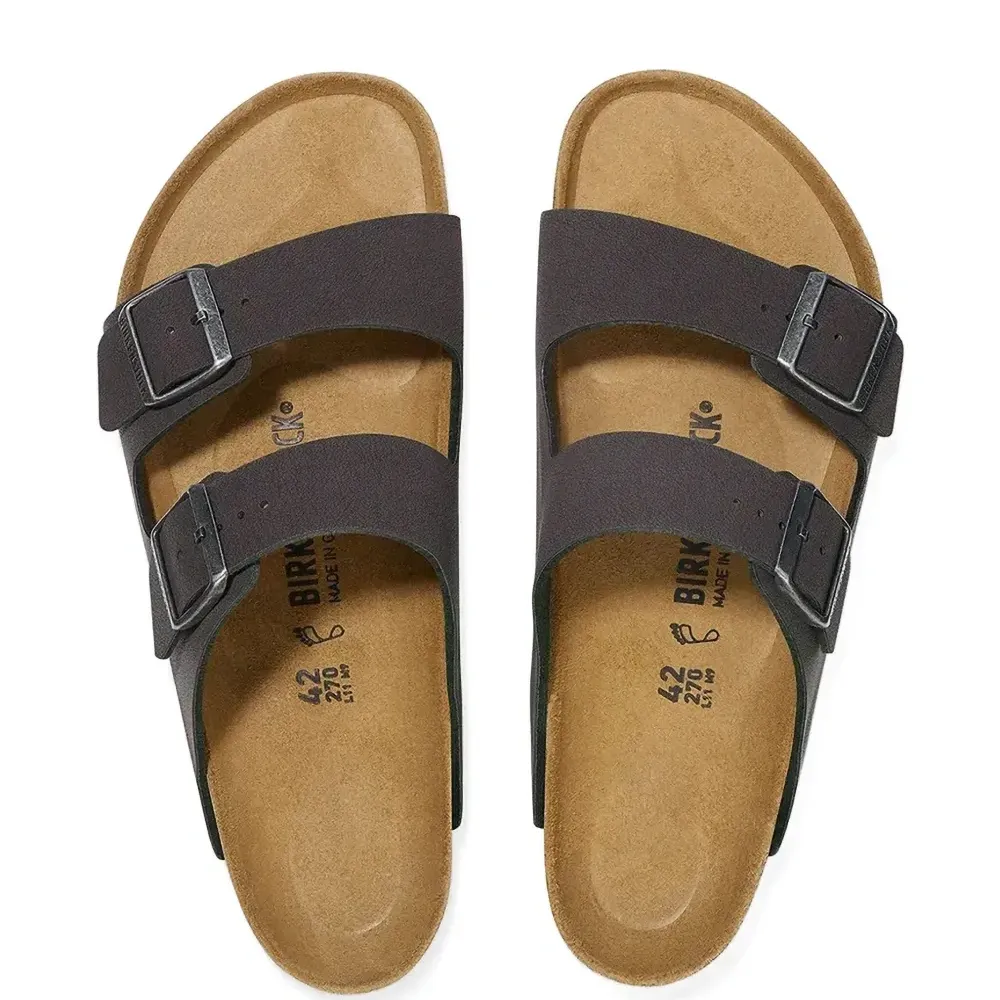 Сандалии с пряжками