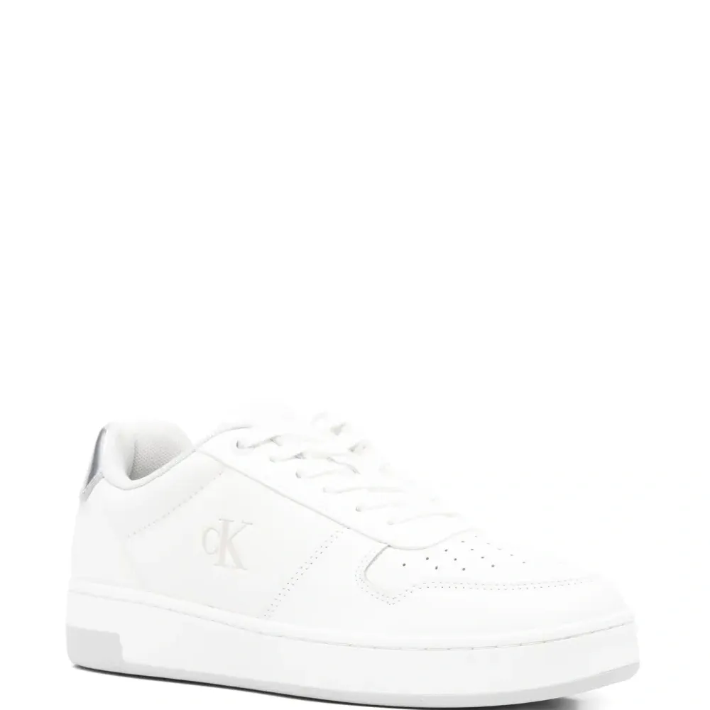 Кроссовки с тисненым логотипом