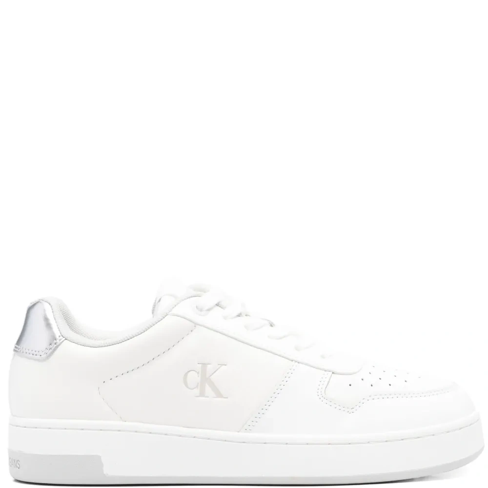 Кроссовки с тисненым логотипом