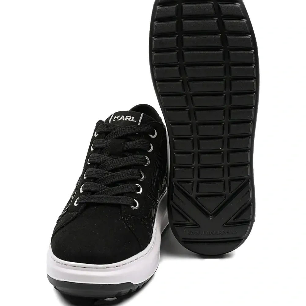 Кроссовки с логотипом