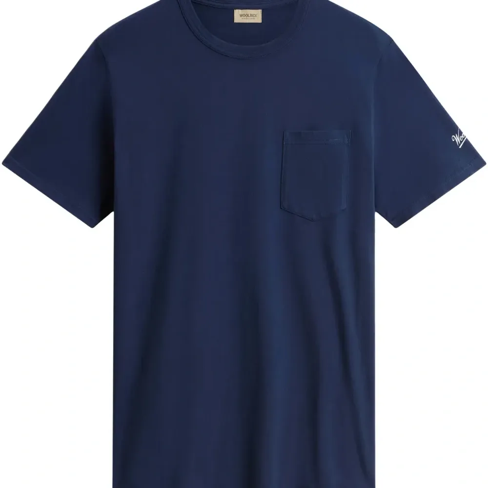 Футболка с накладным карманом