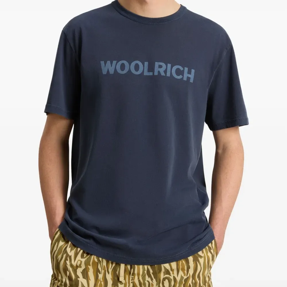 Футболка с логотипом