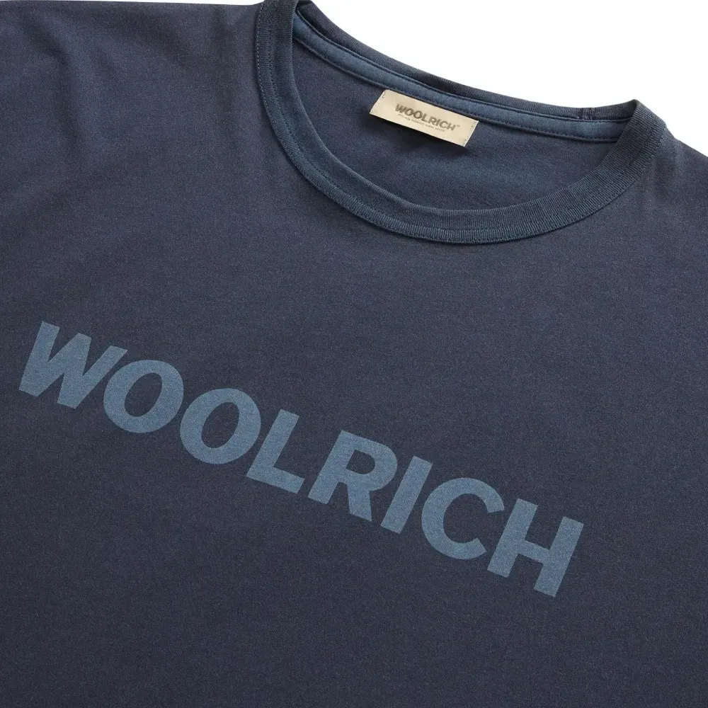 Футболка с логотипом