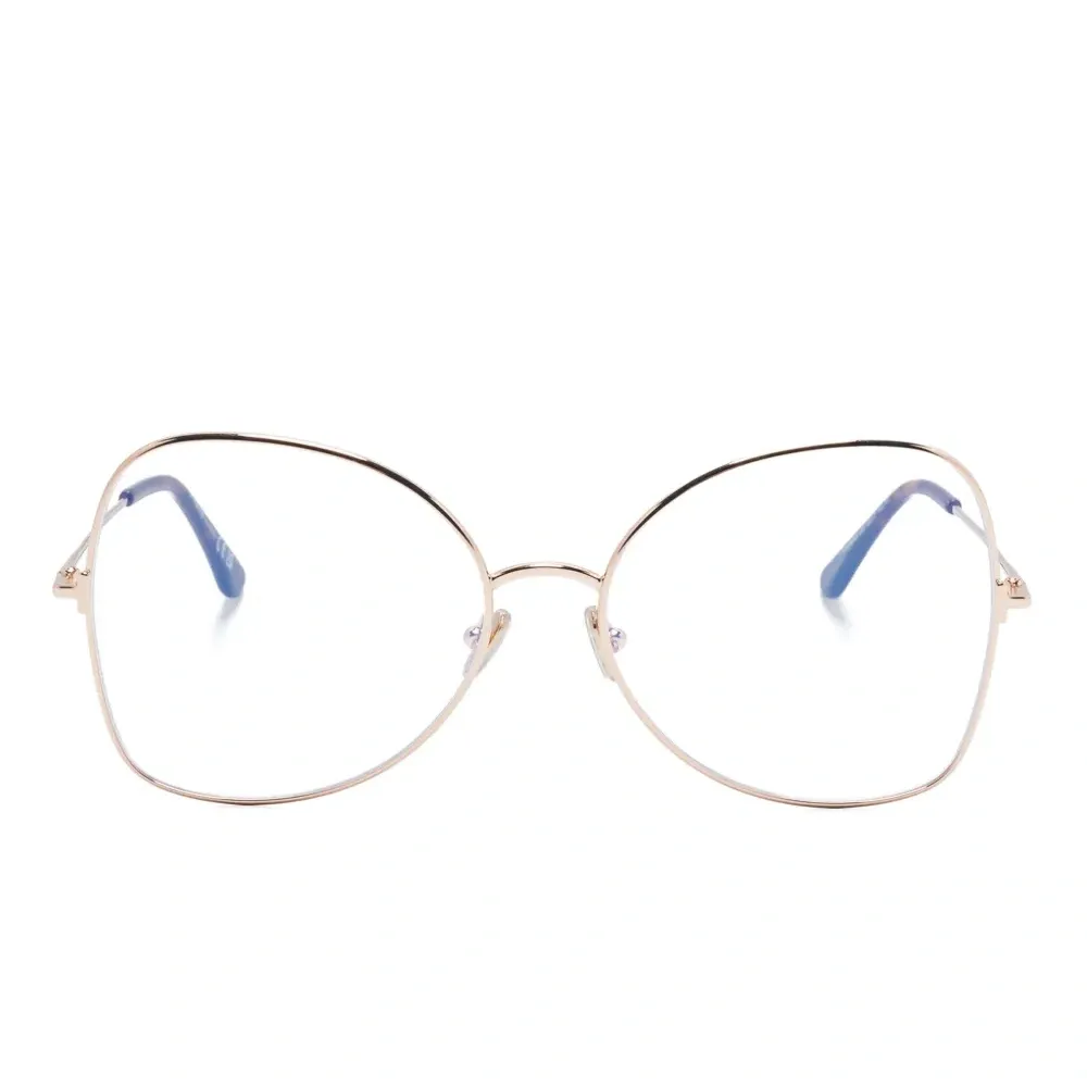 Очки в геометричной оправе