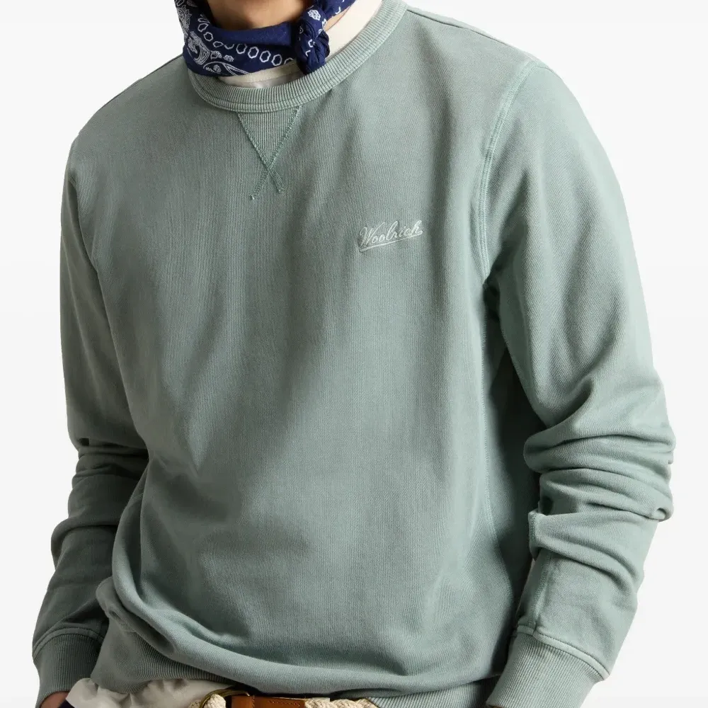 Толстовка с вышитым логотипом