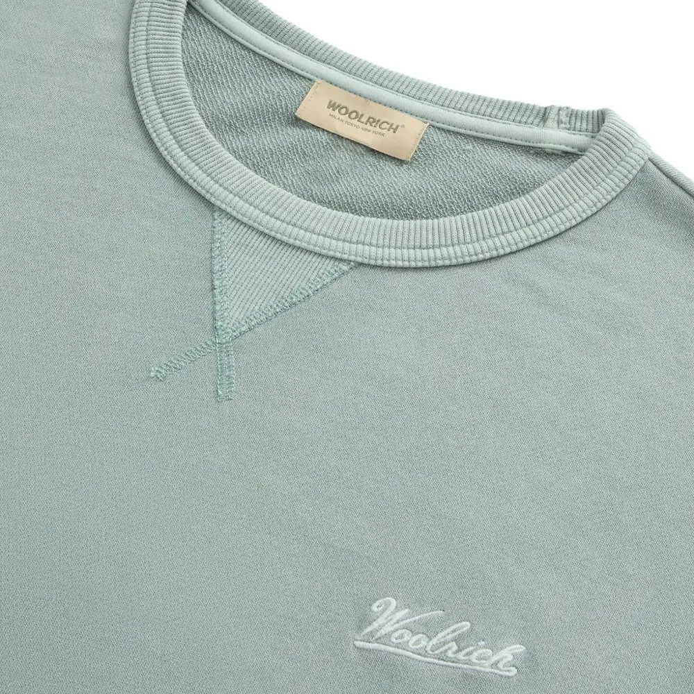 Толстовка с вышитым логотипом