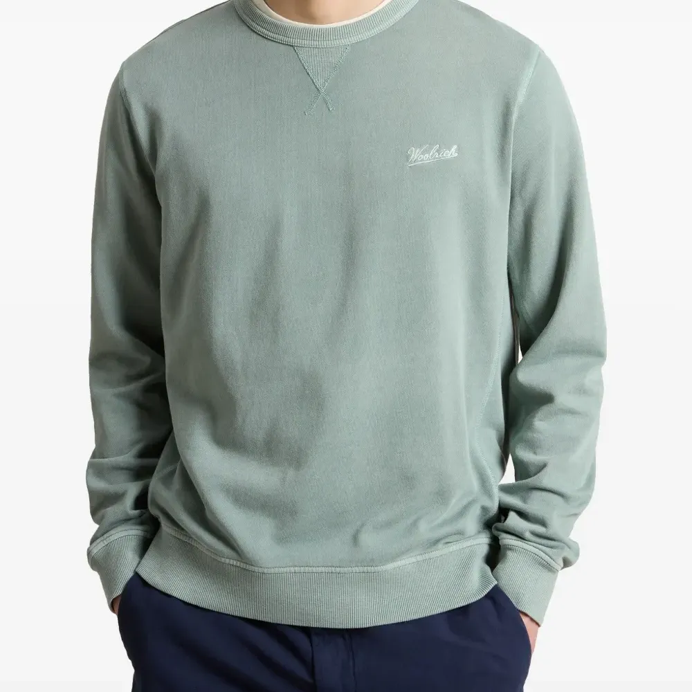 Толстовка с вышитым логотипом