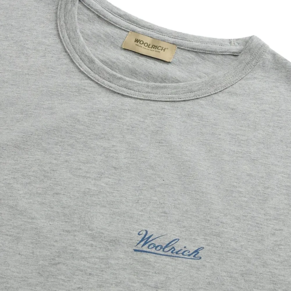 Футболка с логотипом