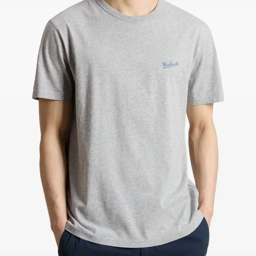 Футболка с логотипом