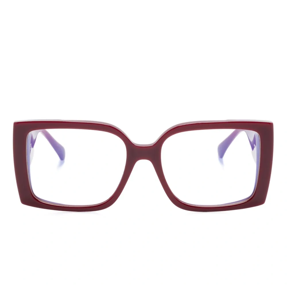 Очки в квадратной оправе