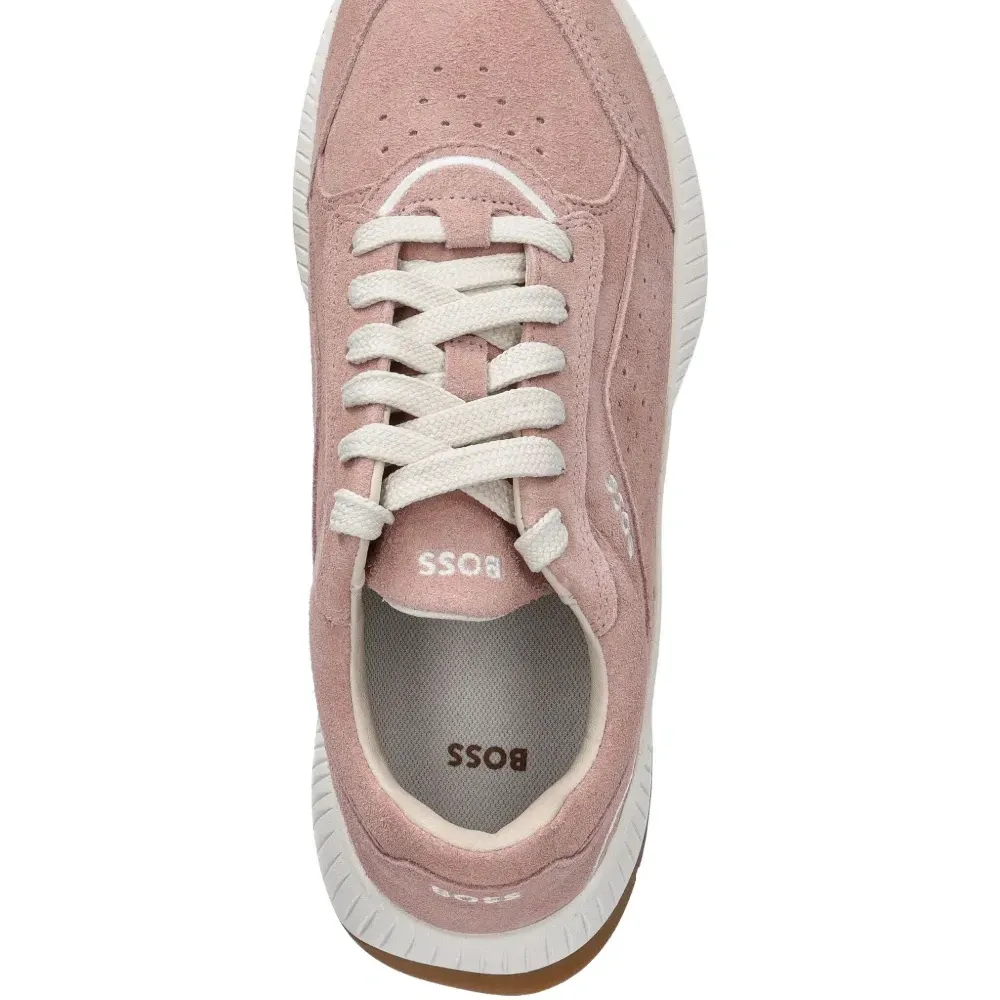 Кроссовки на шнуровке