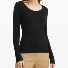 Вязаный свитер в рубчик