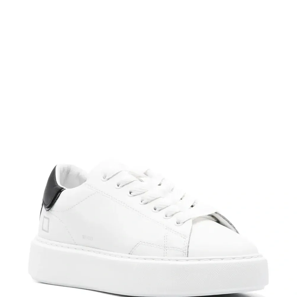 Кожаные кроссовки