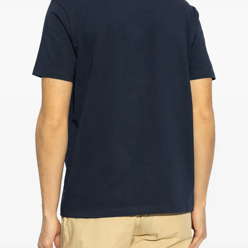 Футболка с вышитым логотипом