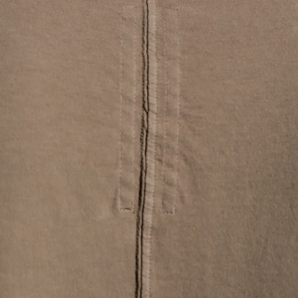 Футболка с декоративной строчкой