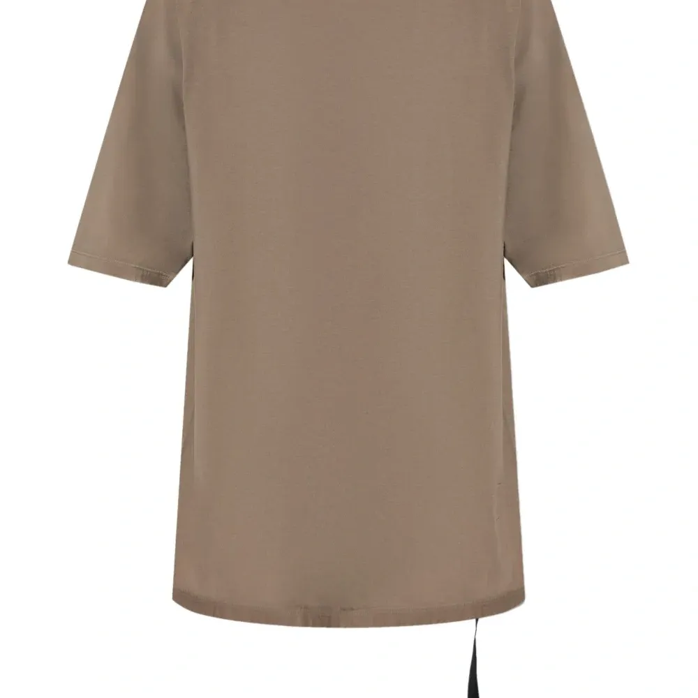 Футболка с декоративной строчкой