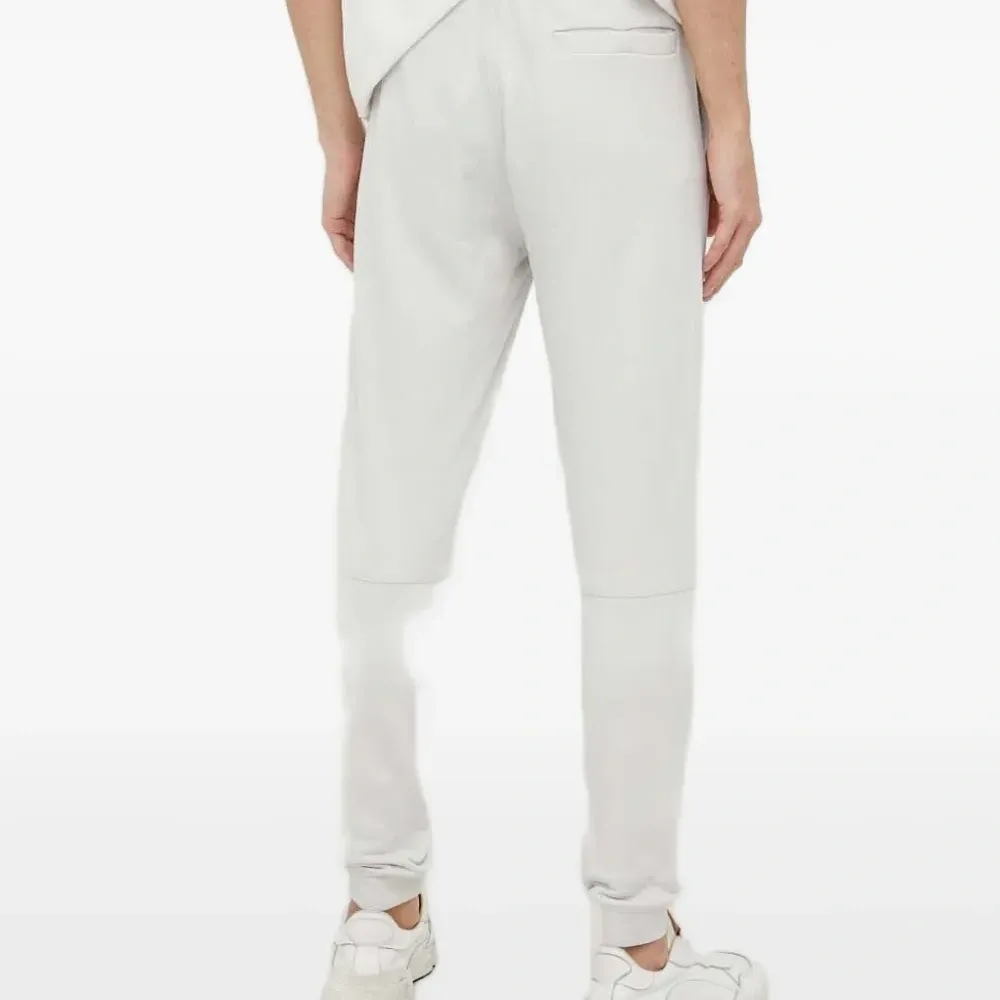 Брюки с нашивкой-логотипом