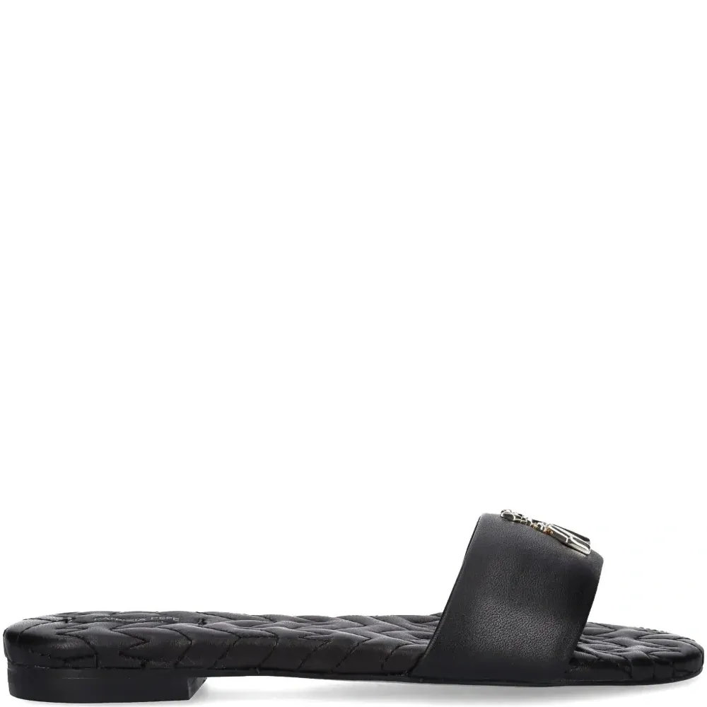 Сандалии на плоской подошве