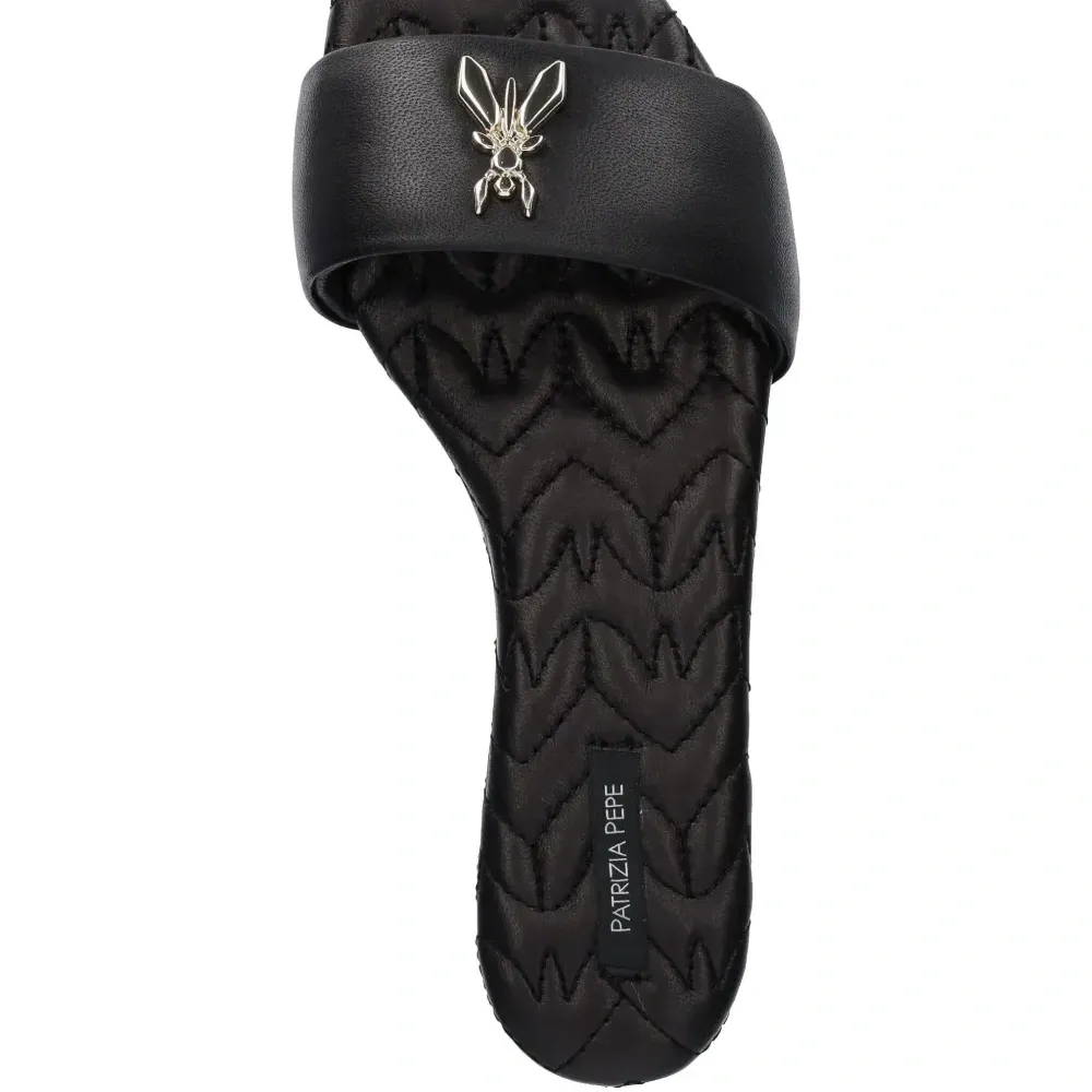 Сандалии на плоской подошве