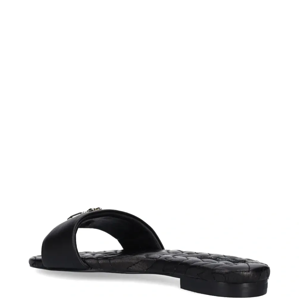 Сандалии на плоской подошве