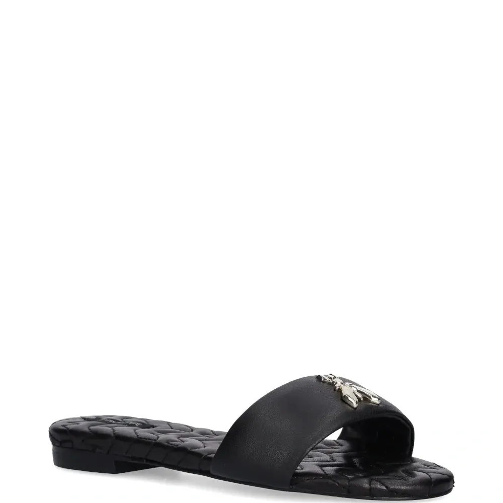 Сандалии на плоской подошве