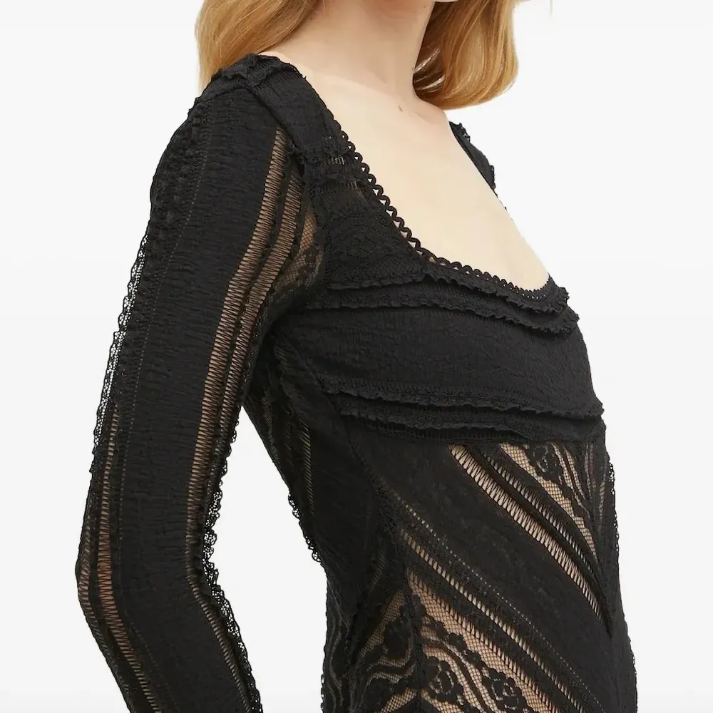 Комбинезон с кружевной вставкой