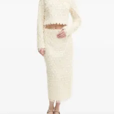 Топ с высоким воротником и бахромой