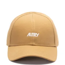 Кепка с вышитым логотипом