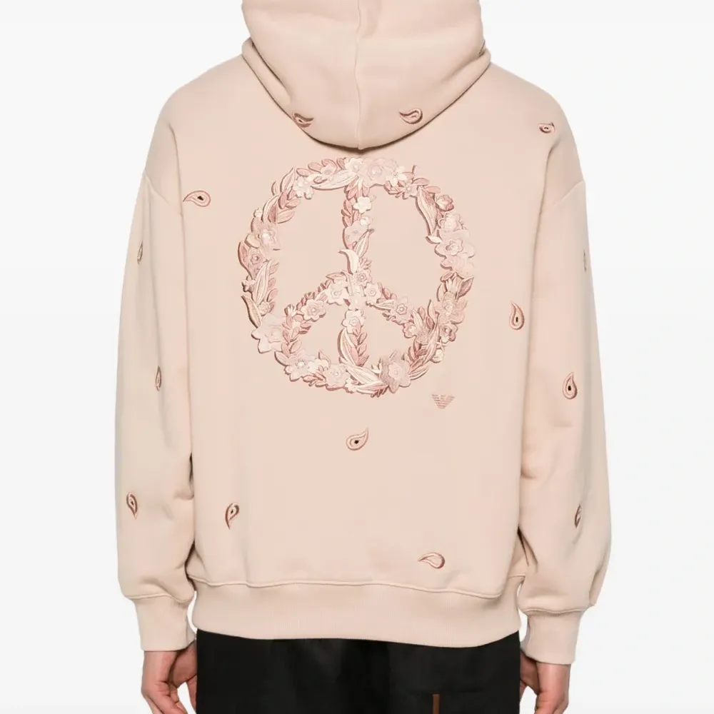 Худи с вышивкой