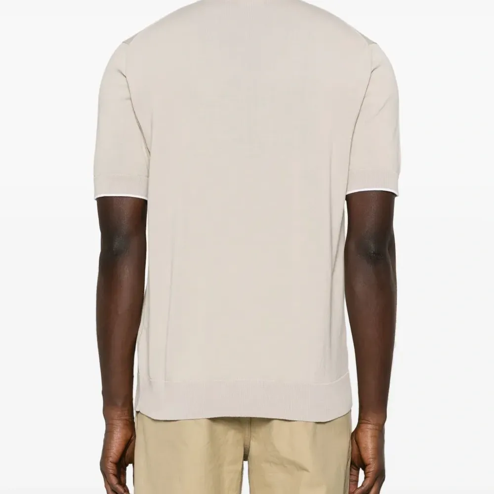 Футболка с круглым вырезом Футболка с круглым вырезом