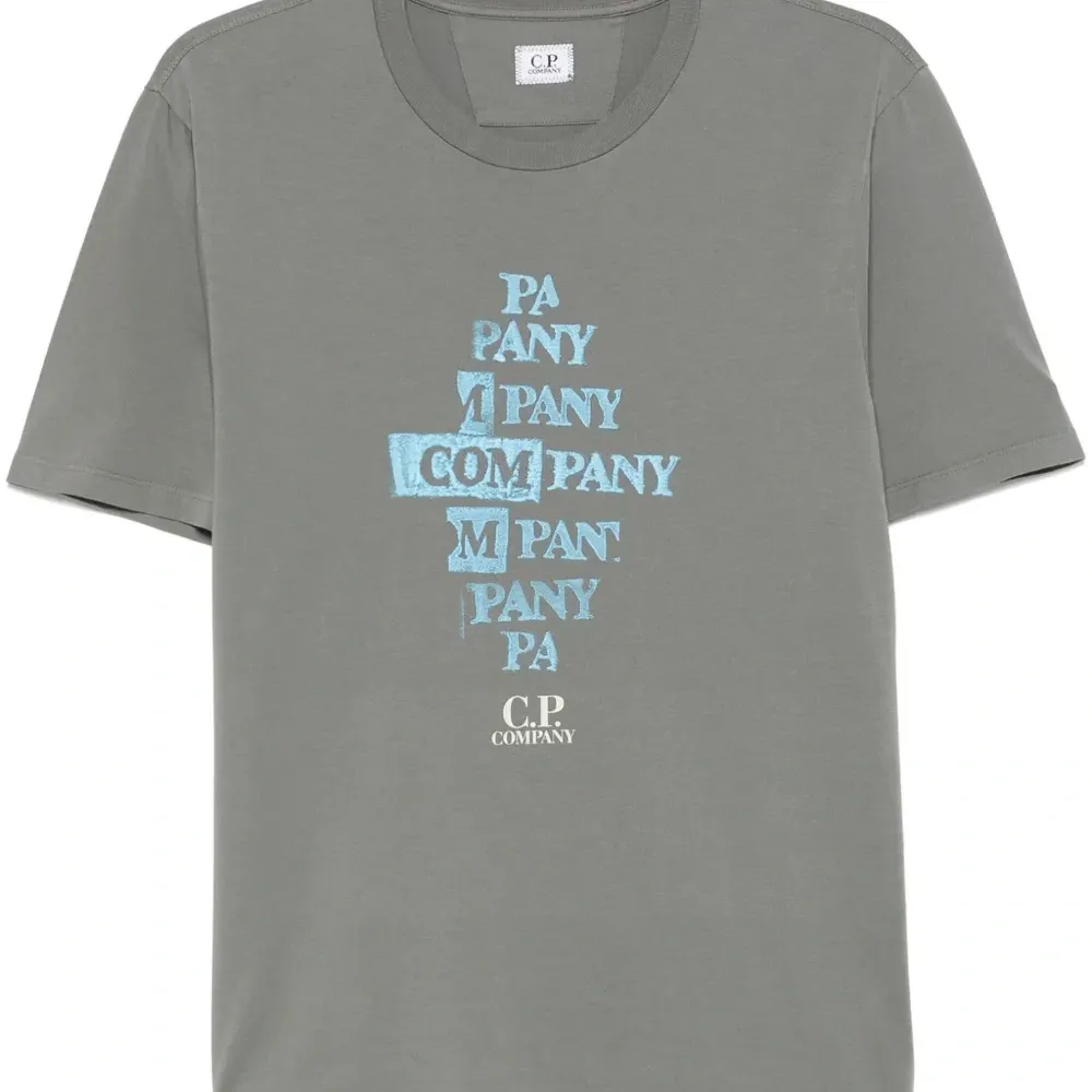 Футболка с логотипом