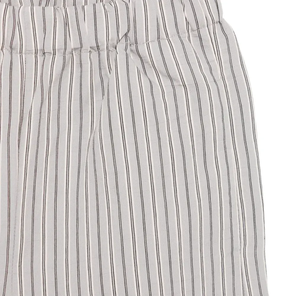 Комплект из полосатой рубашки и брюк