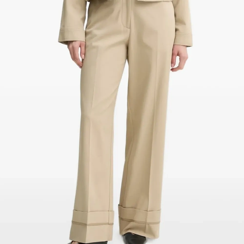 Широкие брюки с манжетами