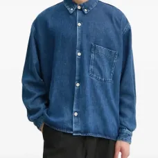 Джинсовая рубашка на пуговицах