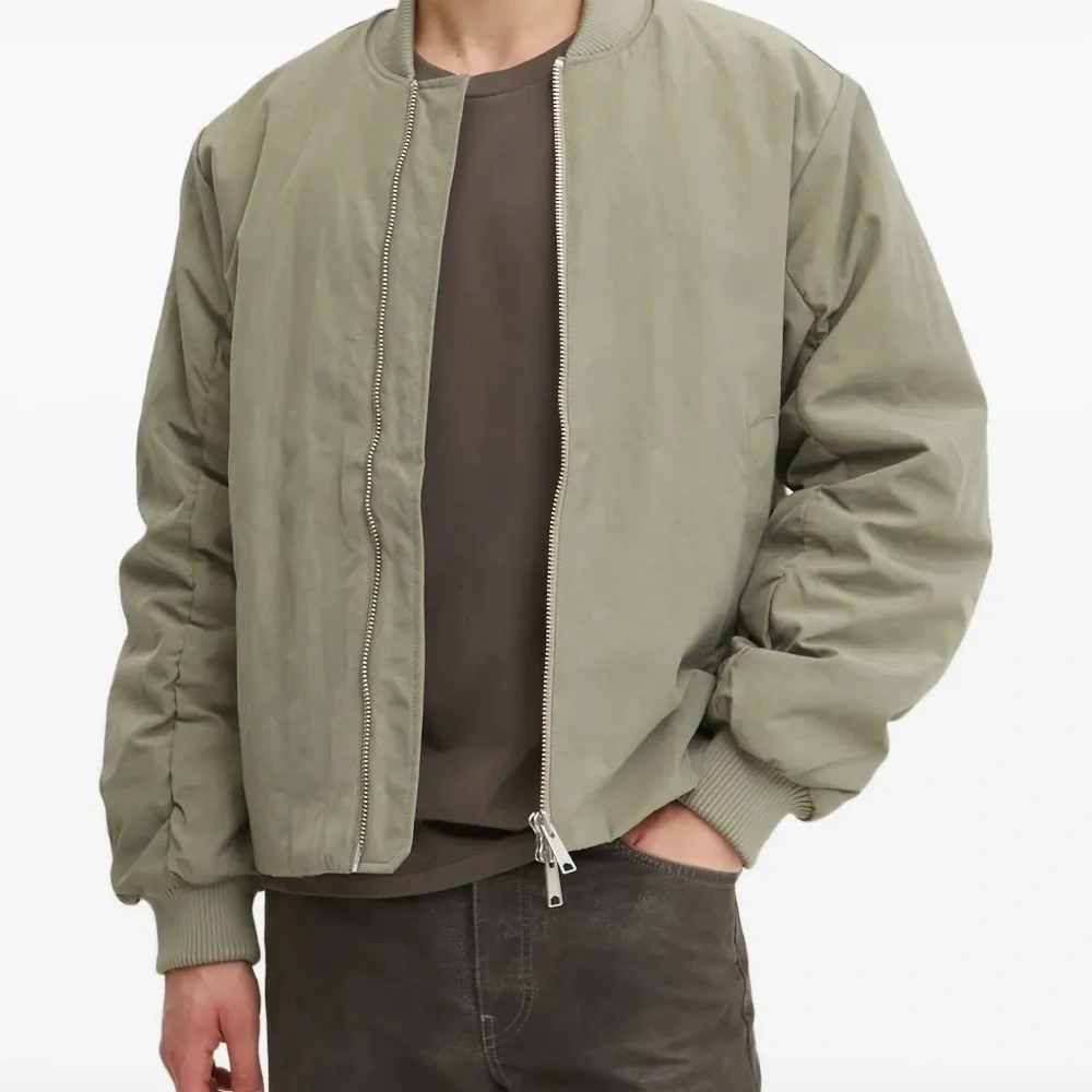 Стеганый бомбер