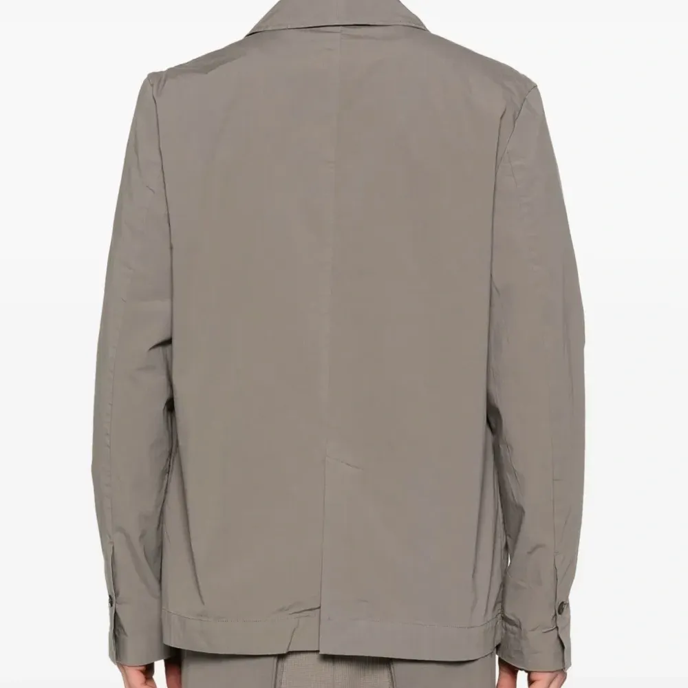 Пиджак с разрезом