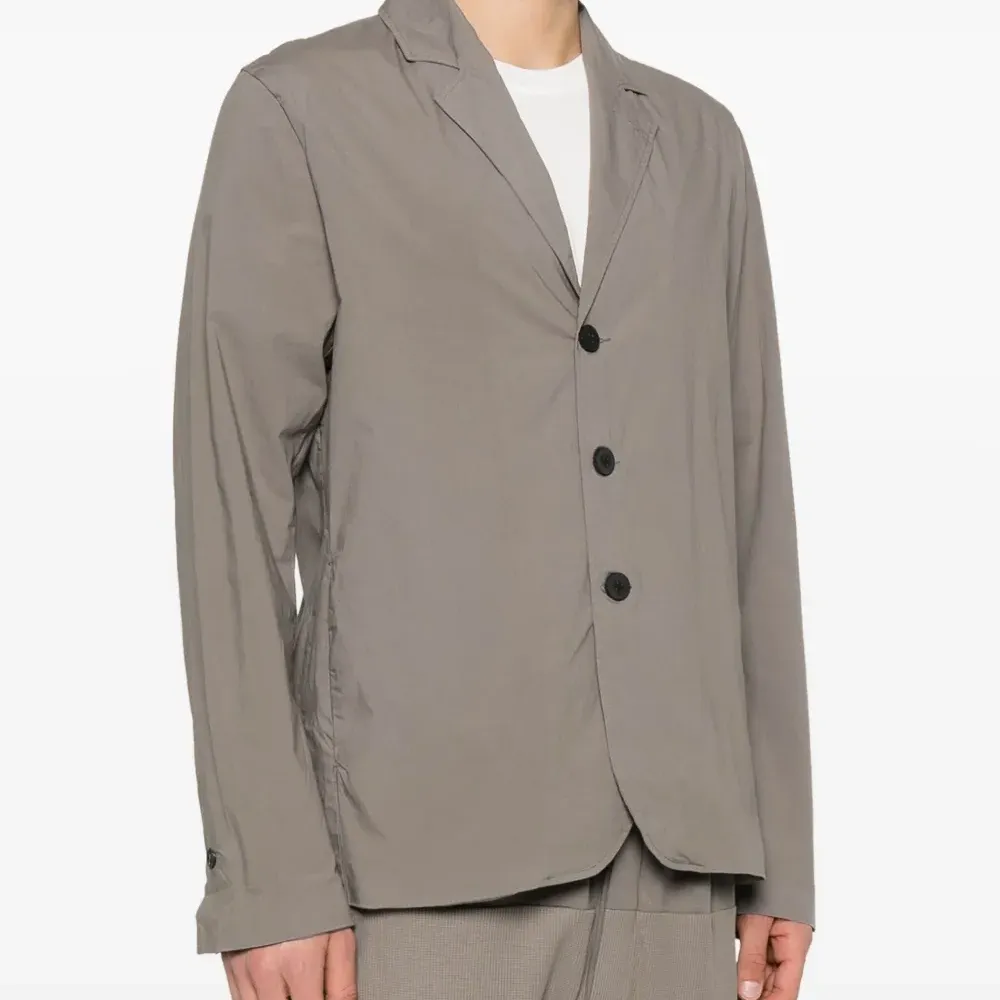 Пиджак с разрезом