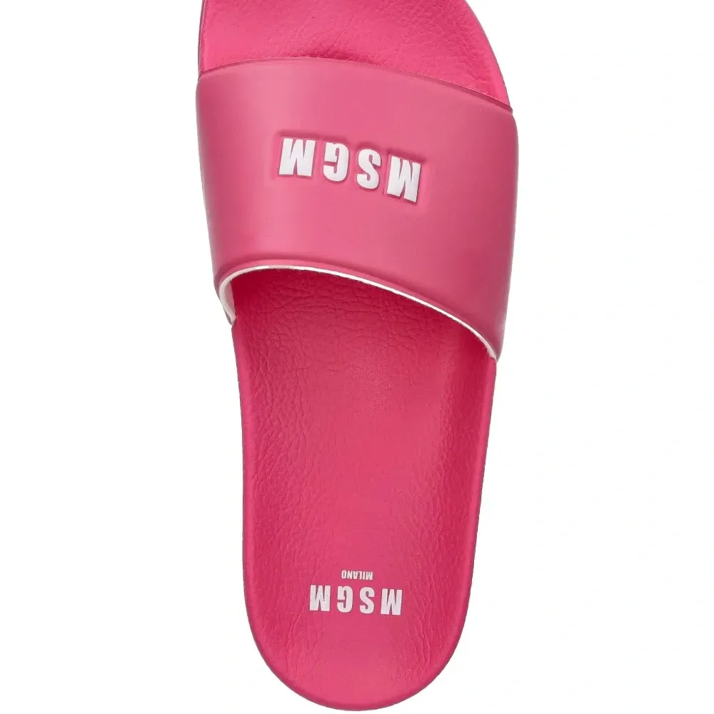 Шлепанцы с тисненым логотипом Шлепанцы с тисненым логотипом