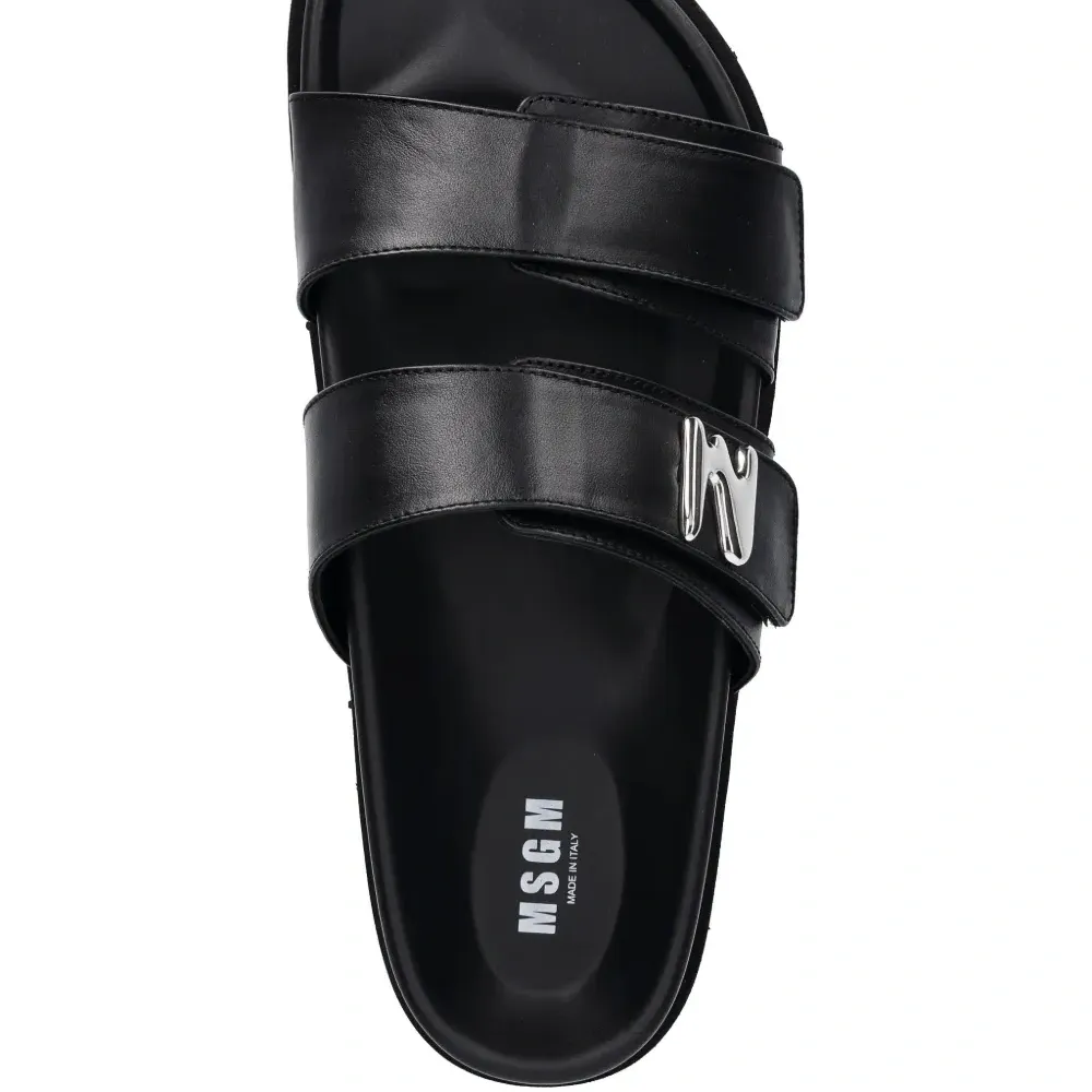 Шлепанцы с логотипом