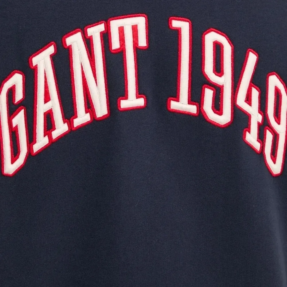 Толстовка с вышитым логотипом